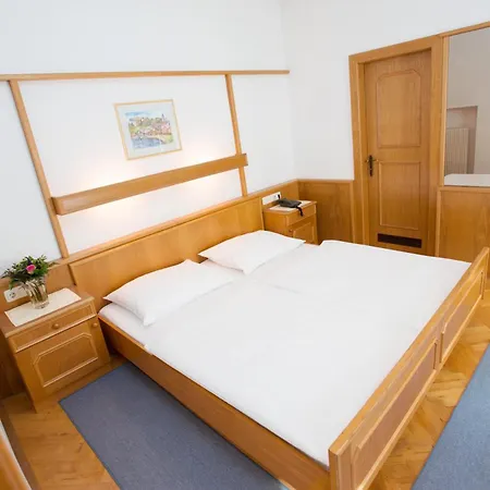 Szálloda Hotel-garni Goldenes Kreuz Grein