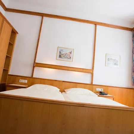 Hotel-garni Goldenes Kreuz 3* Grein